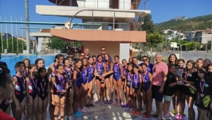 İzmir'in kızlarının bileği bükülmedi