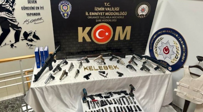 İzmir merkezli 'Kelebek' Operasyonunda 17 Kişi Gözaltına Alındı