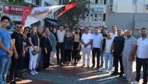 MHP Aliağa  İlçe Başkanlığı'ndan vatandaşlara aşure ikramı