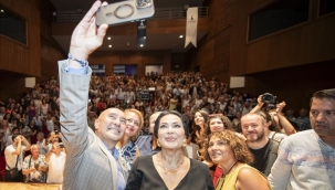 İzmir'de Türkan Şoray sevgisi