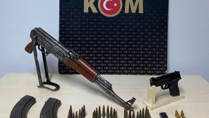 İzmir'de yasa dışı silah ticareti operasyonu