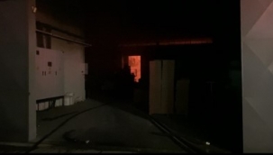 Kemalpaşa'da bir fabrikada çıkan yangın kontrol altına alındı