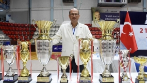 İzmir Büyükşehir Belediyesi Gençlik ve Spor Kulübü'nde bayrak değişimi