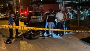 İzmir'de silahlı saldırıya uğrayan motosikletli genç hayatını kaybetti