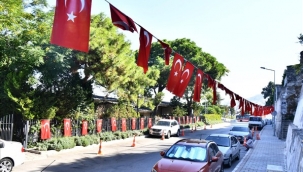 35 bin metrekare Türk bayraklarıyla donatıldı