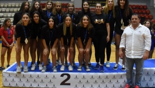 Dostluk turnuvasında kupa İzmir'in