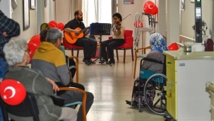 Eşrefpaşa Hastanesi'nin koridorları 100. yıl coşkusuyla renklendi