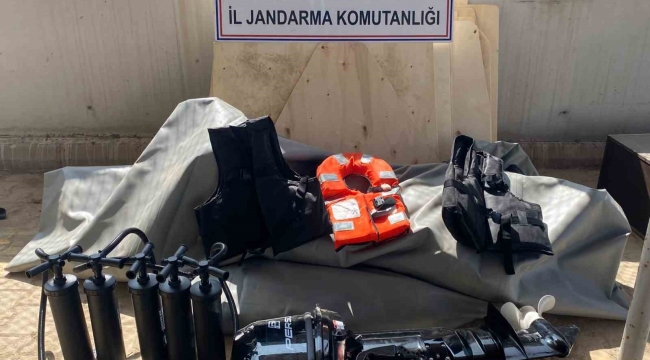 İzmir'de 464 düzensiz göçmen yakalandı, 12 organizatör tutuklandı