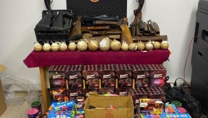 İzmir'de el yapımı patlayıcı madde ele geçirildi.