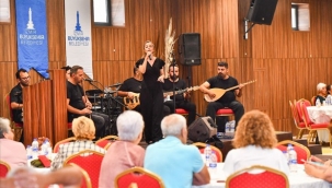 İzmir'de huzurevi sakinleri unutulmadı