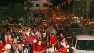 Kınık'ta 100. yıl coşkusu belediye hoparlörüyle sokaklarda yankılandı