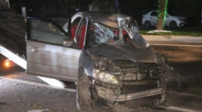 Menemen'de 2 işçi servisi ile otomobil çarpıştı: 6 yaralı