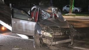 Menemen'de 2 işçi servisi ile otomobil çarpıştı: 6 yaralı