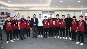 Aliağa'nın Madalya Avcıları