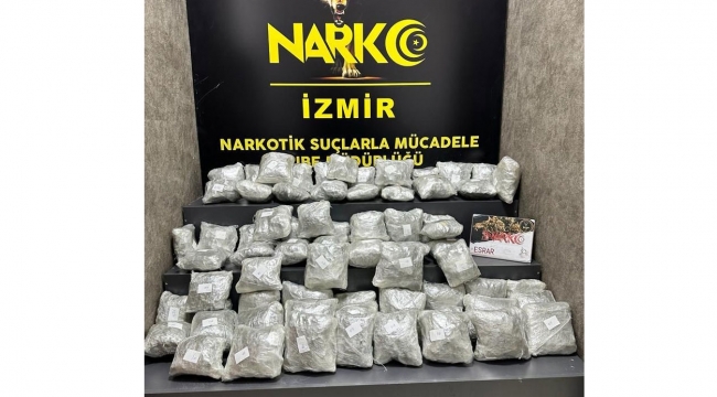 İzmir'de bir kargo firmasında yaklaşık 40 kg esrar ele geçirildi