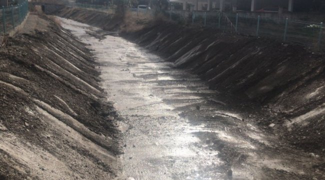 Manisa Turgutlu'da dere temizlikleri sürüyor