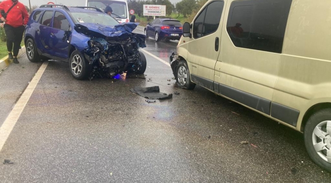 AYVALIK'TA ZİNCİRLEME TRAFİK KAZASI; 8 YARALI