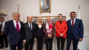 Başkan Soyer'e destek ziyaretleri