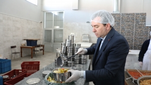 Bergama Belediyesi'nden İhtiyaç Sahiplerine Yemek Ve Gıda Kolisi Desteği	