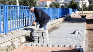 FOÇA'DA YENİ PARK ALANI ÇALIŞMALARI DEVAM EDİYOR
