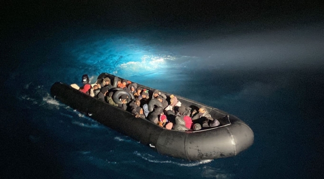 İzmir suları hareketli: 213 göçmen karaya çıkartıldı
