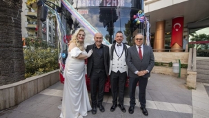 Yolcu otobüsü gelin arabası oldu