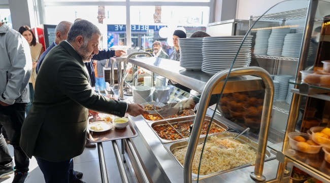 Buca'da Belediye Lokantası açıldı... Lokantada 4 çeşit yemek 90 