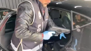 Foça'da silah tacirine darbe: Ele geçirilenler arasında uçaksavar mühimmatı da var