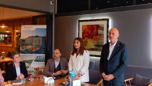 İyi Parti Adayı Ümit Özlale: "Serkan Acar Başarılı bir Belediye Başkanı"