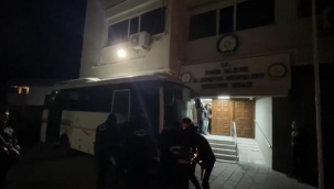 İzmir'de araç kiralama sitelerinin sahtesini yaparak 111 bin TL dolandırmışlar