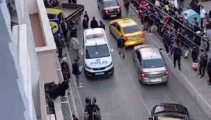 Kamyonet yayalara çarpıp iş yerine daldı: 5 yaralı