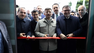 AK Parti Bayraklı'da miting gibi SKM açılışı.