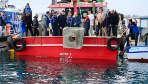 Aliağa Körfezi'nde Yapay Resifler Denize Bırakıldı!