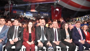 CHP Genel Başkanı Özgür Özel, İzmir'de belediye başkan adaylarını açıkladı
