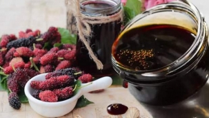 Karadut şurubu nasıl yapılır, faydaları nelerdir? Karadut şurubu öksürüğe iyi gelir mi?