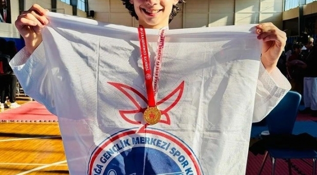 Petro-Kimya Ortaokulu Öğrencisi Sezgin Ege Kay İzmir Tekvando Şampiyonu!