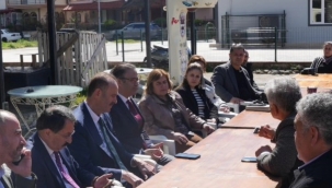 Başkan Adayı Akıncı Dikili'ye ilk ve ortaokul yapımı için söz aldı