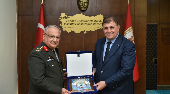 Başkan Cemil Tugay Ege Ordusu Komutanı Yeni'yi ziyaret etti