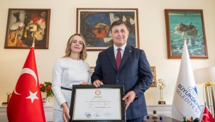 Başkan Cemil Tugay görevi devraldı