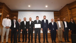 Başkan Cemil Tugay mazbatasını aldı