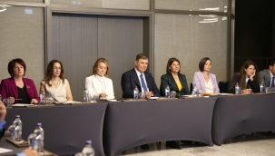 Başkan Tugay ilçe belediye başkanlarıyla toplantı yaptı