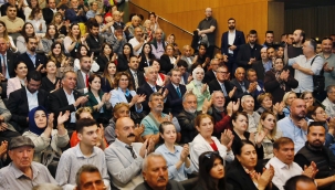 Bergama Belediyesi'nde Devir Teslim Töreni; Dr. Tanju Çelik Mazbatasını Aldı