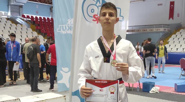 Foçalı Taekwondocu Yarı Finali Altınla Geçti