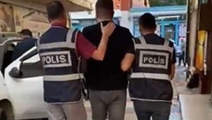 İzmir'de yasa dışı silah ticareti yapan sevgililer yakalandı