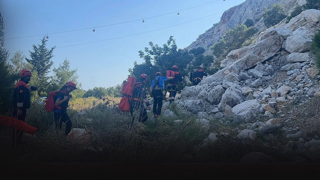 İzmir İtfaiyesi'nden Antalya'da kurtarma çalışmalarına katıldı