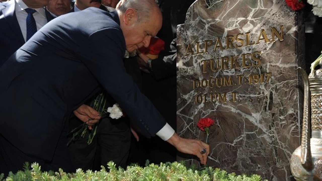 MHP Lideri Bahçeli'den Başbuğ Alparslan Türkeş'i anma mesajı