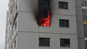  8 katlı sitede yangın paniği