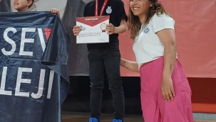  Aliağalı Öğrenciler Yüzme Yarışmalarında Madalya Topladı!