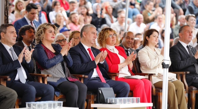 Bergama'da Coşkulu 19 Mayıs Kutlaması