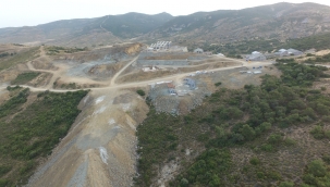  Foça Belediyesi Belediye Binası Önünde Protesto Edildi "Ekoköy Ruhsatları İptal Edilsin"